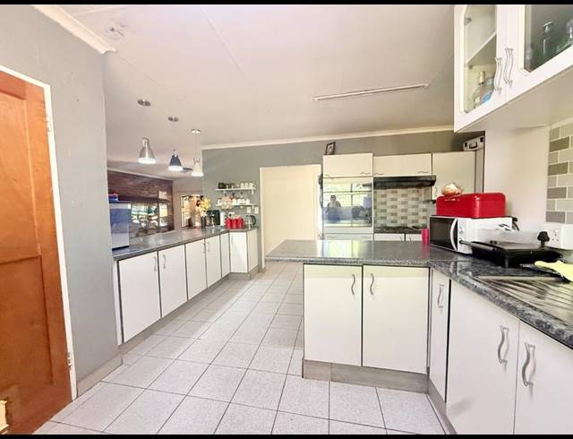 3 BEDROOM HOUSE FOR SALE IN VANDERBIJLPARK SE 4